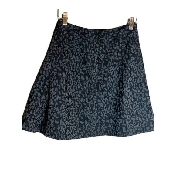 BANANA Republic Black Animal Print Skirt Pleated Denim Mini with Zipper - size 2 - Picture 4 of 6